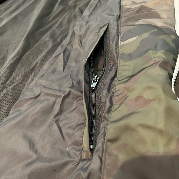 Levi’s Shell Jacket - Medium - Picture 9 of 16